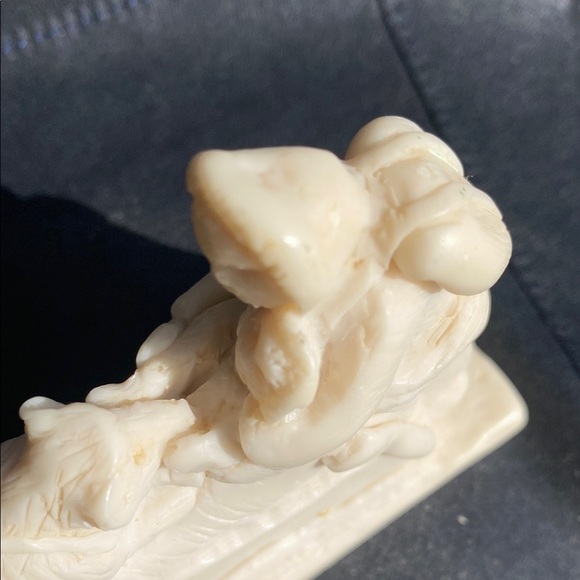 Cream Animal Carving Decor - Picture 5 of 6